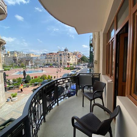 Cozy Studio On Europe Square Батуми Экстерьер фото