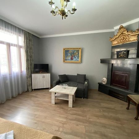 Cozy Studio On Europe Square Батуми Экстерьер фото
