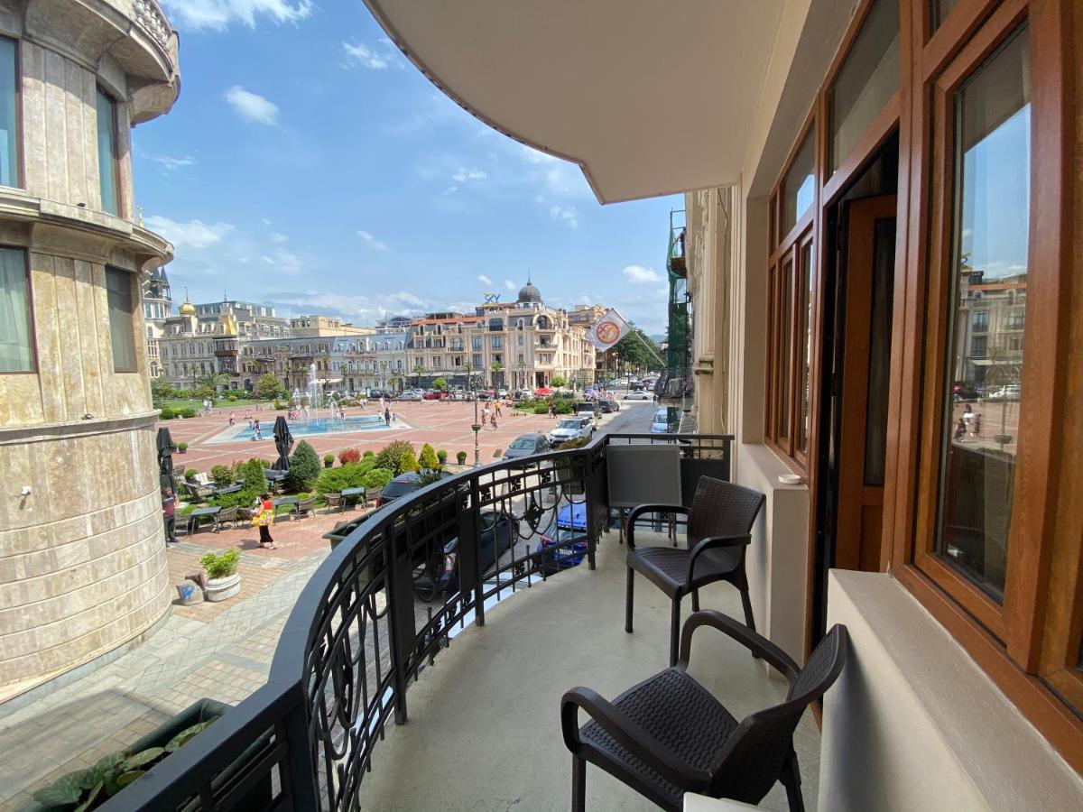 Cozy Studio On Europe Square Батуми Экстерьер фото