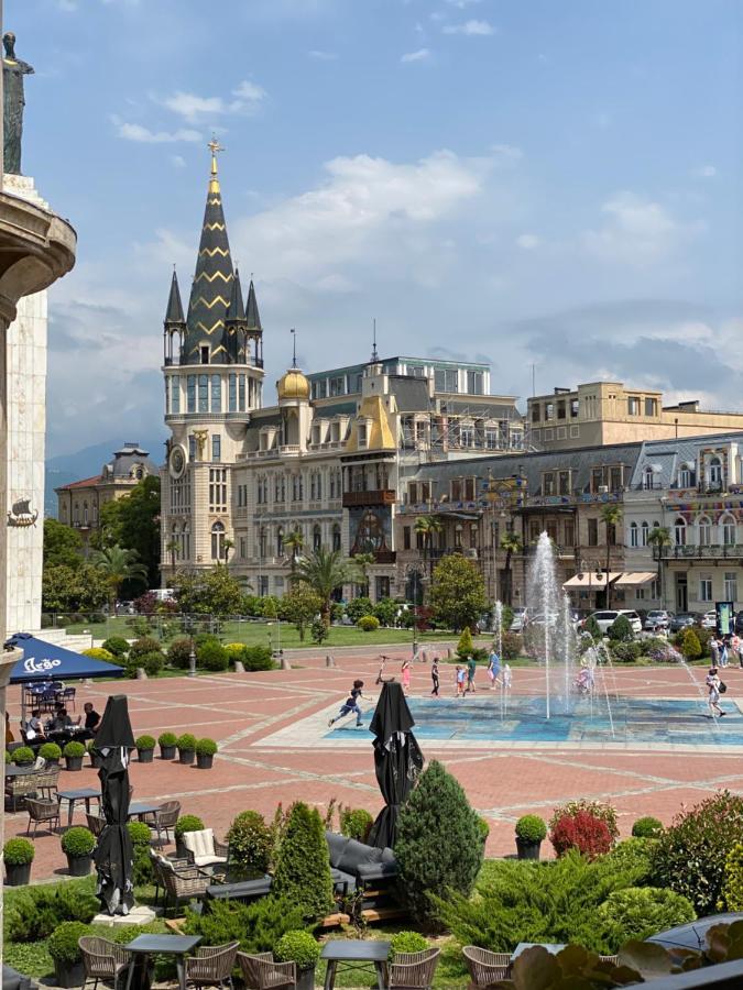 Cozy Studio On Europe Square Батуми Экстерьер фото
