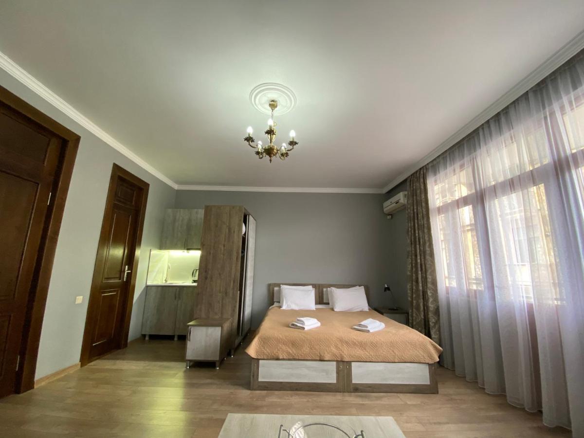 Cozy Studio On Europe Square Батуми Экстерьер фото