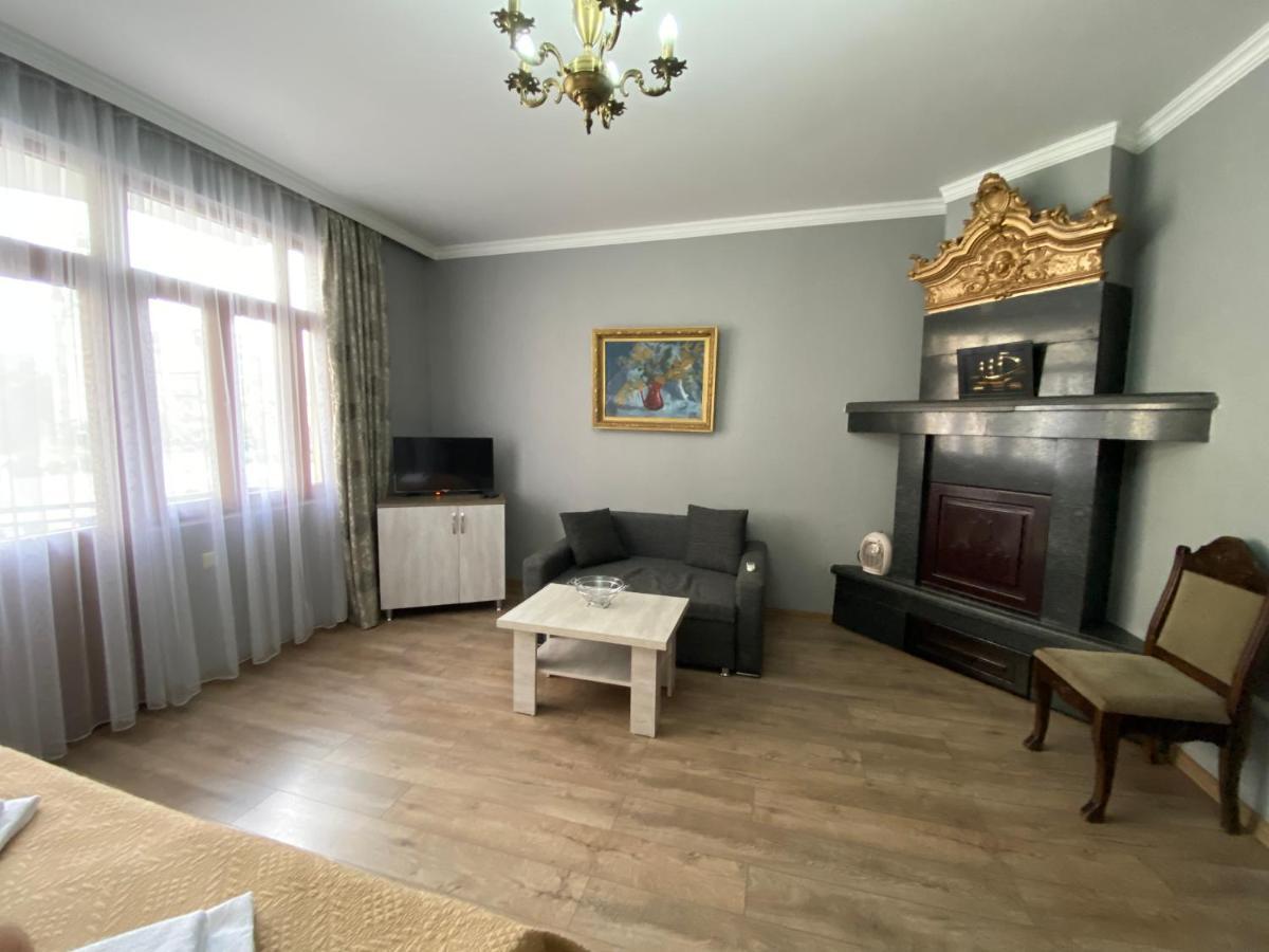 Cozy Studio On Europe Square Батуми Экстерьер фото