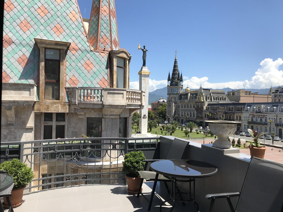 Cozy Studio On Europe Square Батуми Экстерьер фото