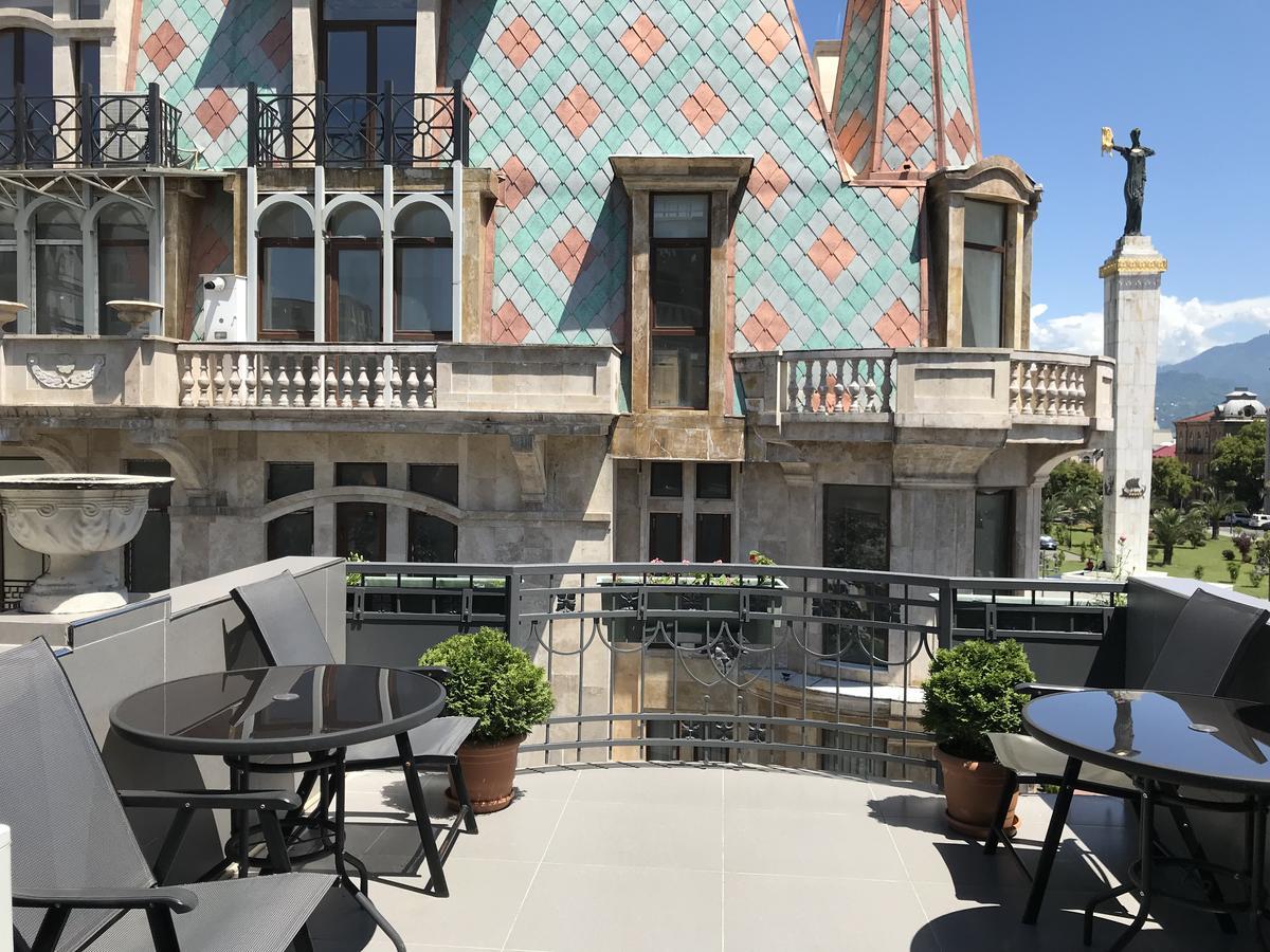Cozy Studio On Europe Square Батуми Экстерьер фото