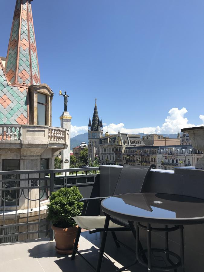 Cozy Studio On Europe Square Батуми Экстерьер фото
