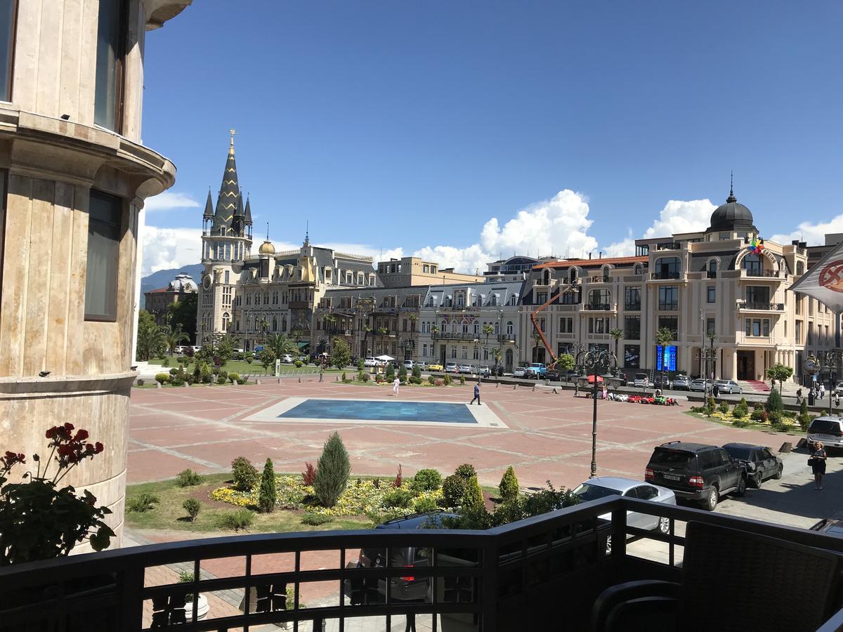 Cozy Studio On Europe Square Батуми Экстерьер фото
