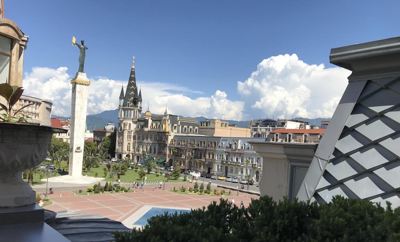 Cozy Studio On Europe Square Батуми Экстерьер фото