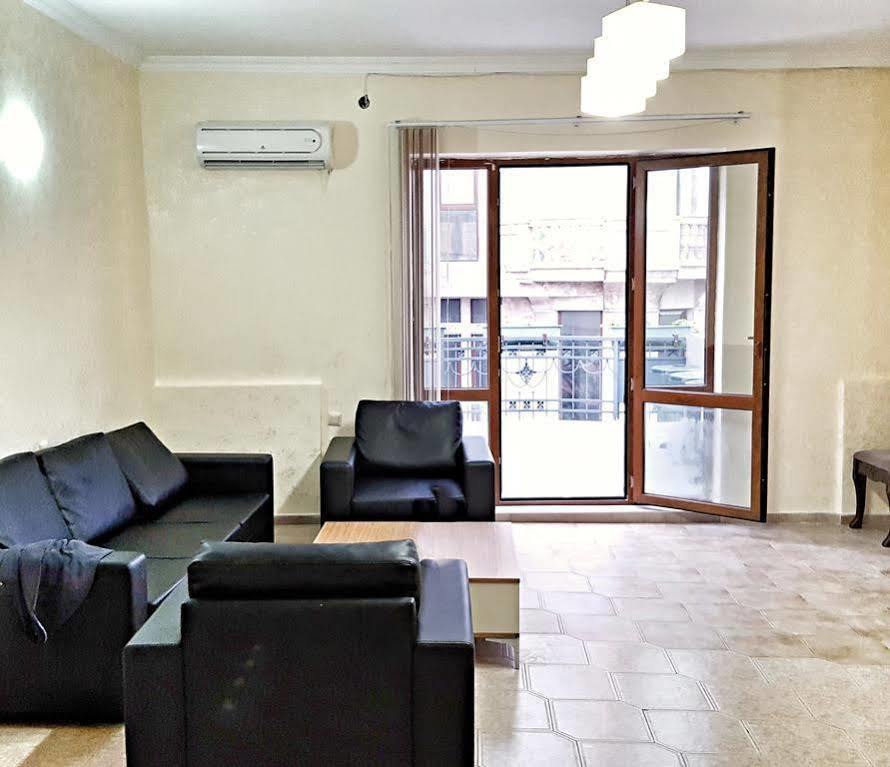 Cozy Studio On Europe Square Батуми Экстерьер фото