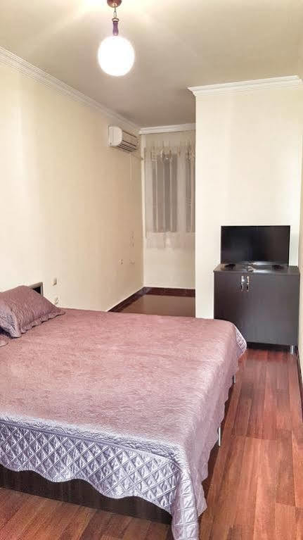 Cozy Studio On Europe Square Батуми Экстерьер фото
