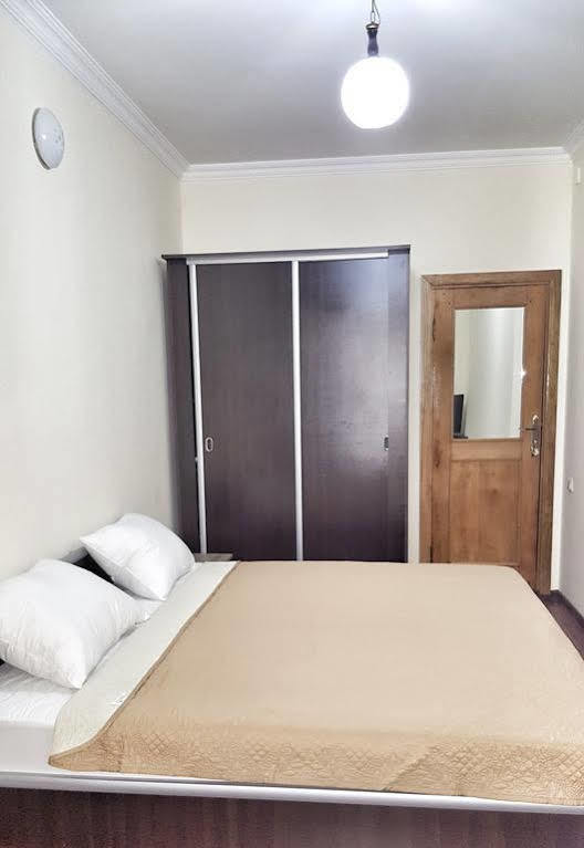 Cozy Studio On Europe Square Батуми Экстерьер фото